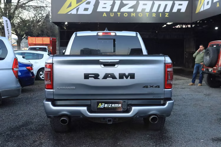 DODGE RAM 1500 LARAMIE 2022 5.7 HEMI 4X4 AUTOMATICA FULL AC