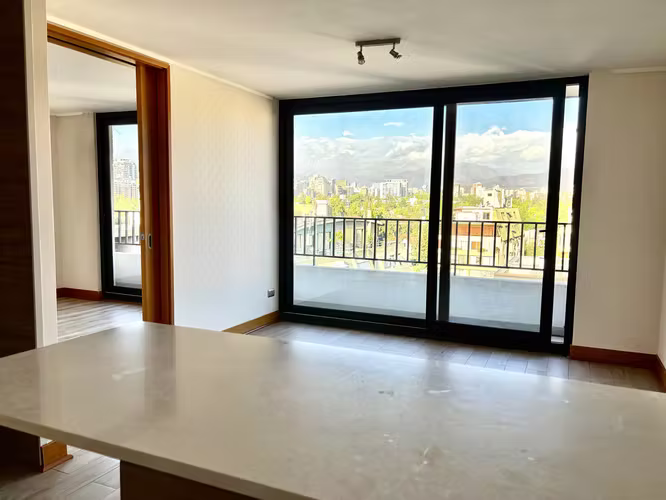 Departamento en Venta piso 8 vista despejada,1 dormitorio Barrio Las Lilas, Providencia.
