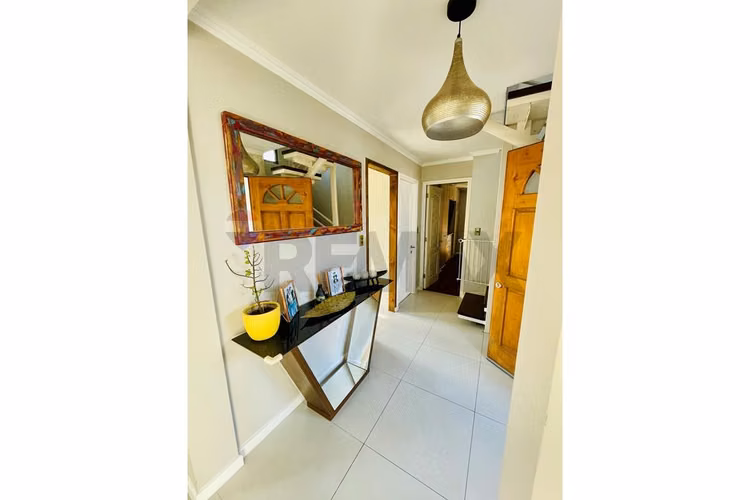 Casa en condominio de 4d+4b con moderno quincho