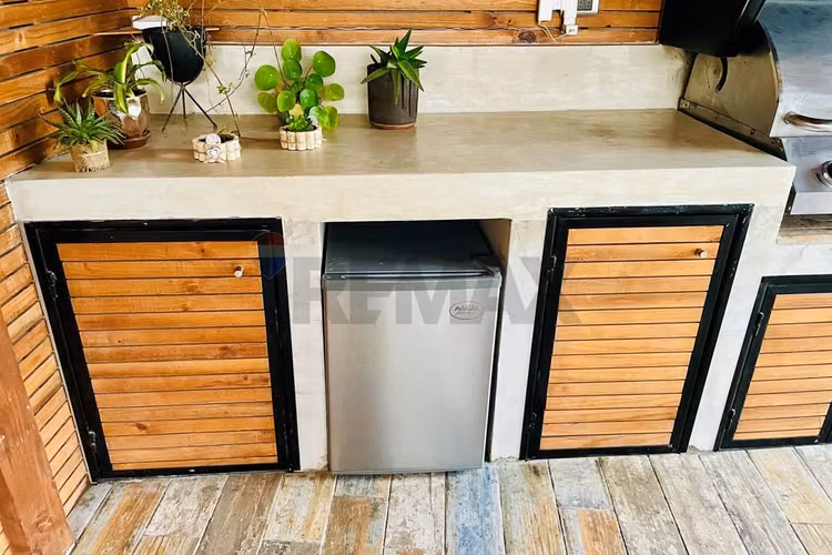 Casa en condominio de 4d+4b con moderno quincho