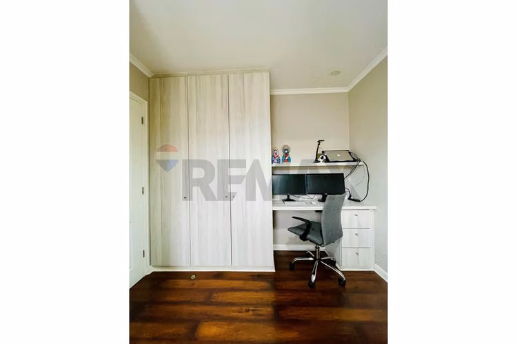 Casa en condominio de 4d+4b con moderno quincho