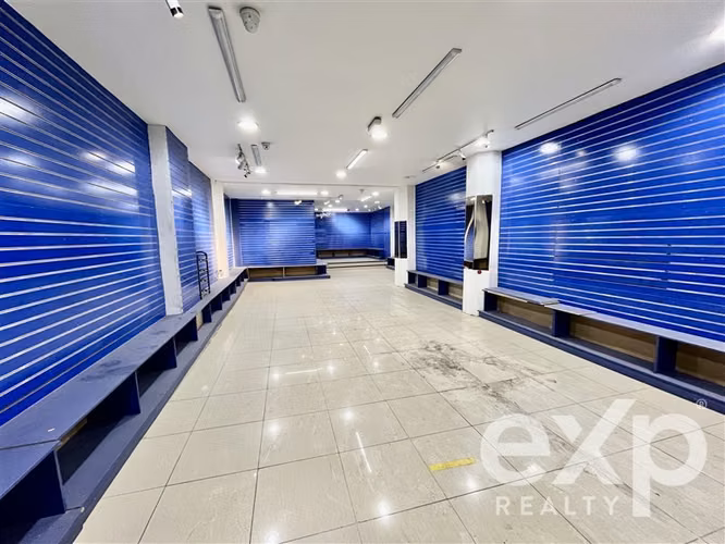 Local comercial 352 mts2, con bodega y ático - Imagen 4