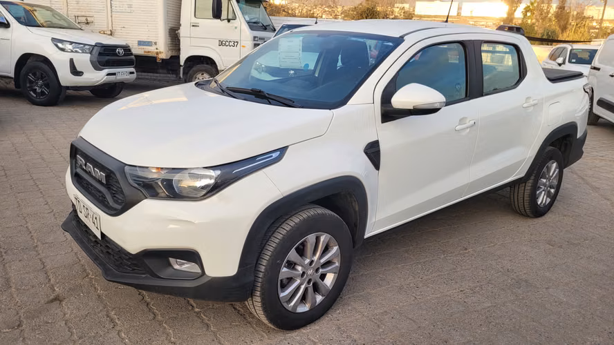 RAM 700 BIGHORN DCAB 1.3 FULL MEC. 1.3 • 4x2 • Mecánica • 2024