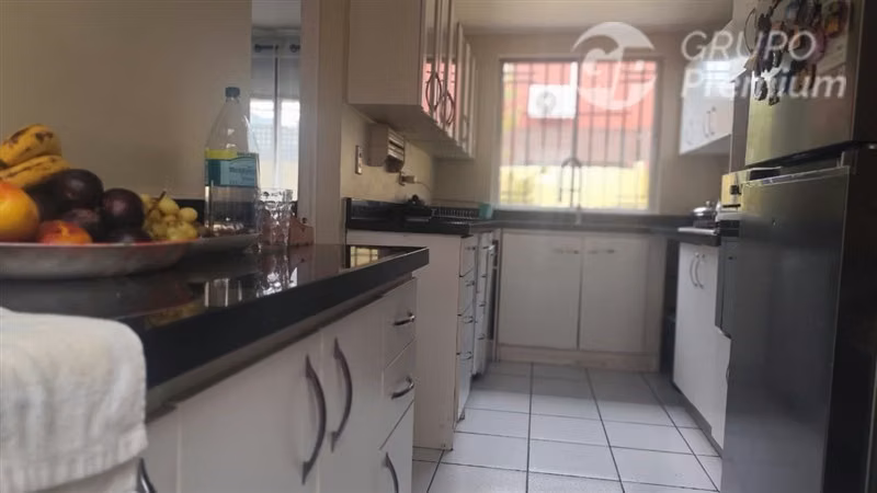 Casa en venta de 4 dorm. en Maipú