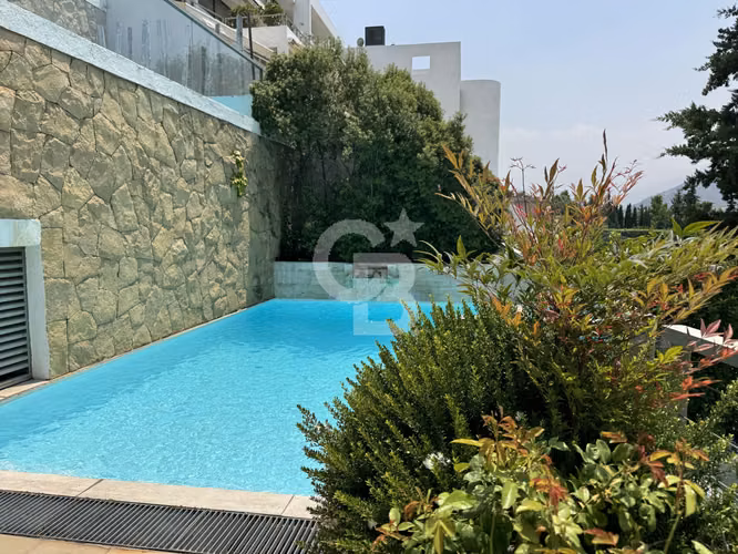 Lujoso penthouse con piscina privada