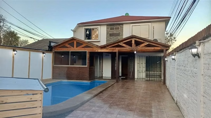 SE VENDE LUJOSA CASA ESQUINA SECTOR SUR PONIENTE TALCA