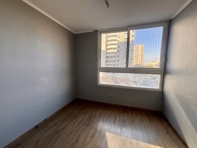Depto en arriendo de 2 dorm. y estacionamiento en San Miguel