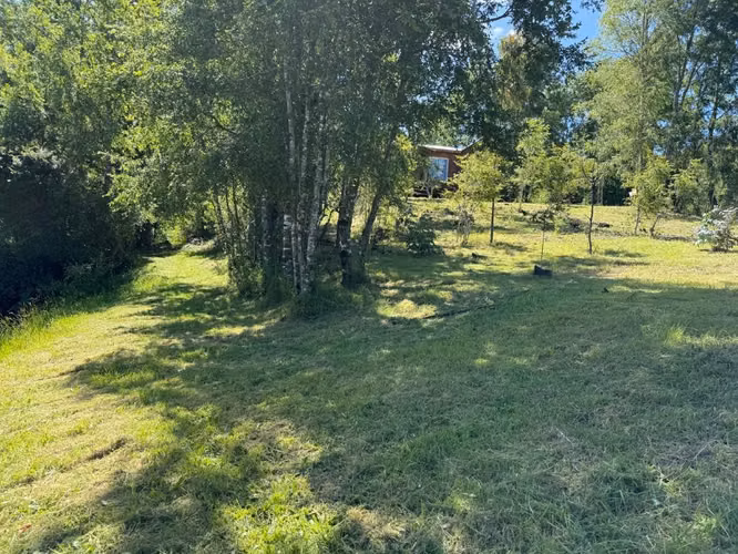Parcela con cabaña en venta