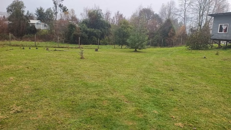 Parcela con cabaña en venta