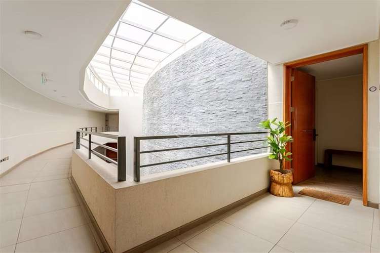 Departamento en venta de 3 dorm. en Peñalolén - Imagen 2