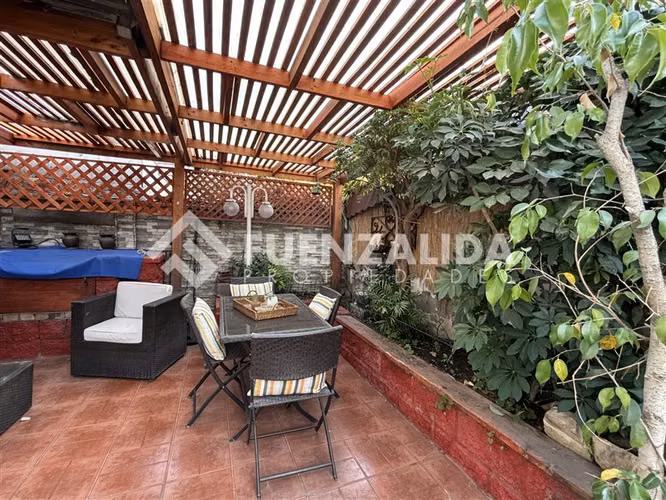 Casa en venta de 3 dorm. en La Reina