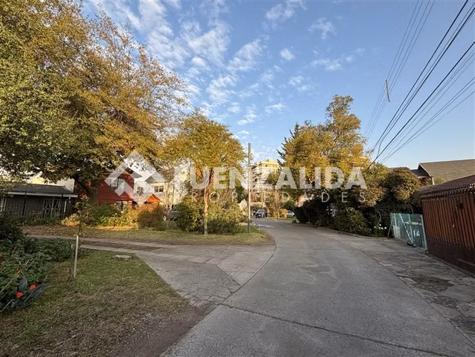 Casa en venta de 3 dorm. en La Reina
