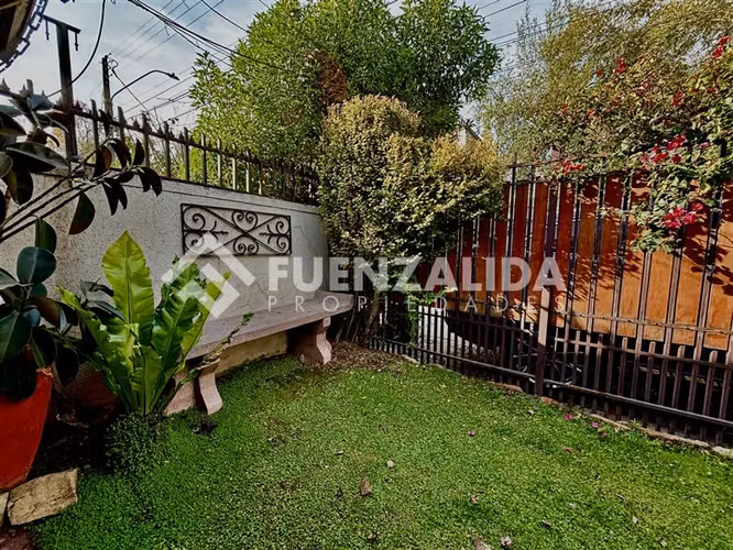 Casa en venta de 3 dorm. en La Reina
