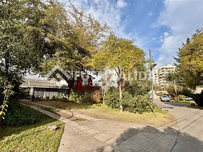 Casa en venta de 3 dorm. en La Reina