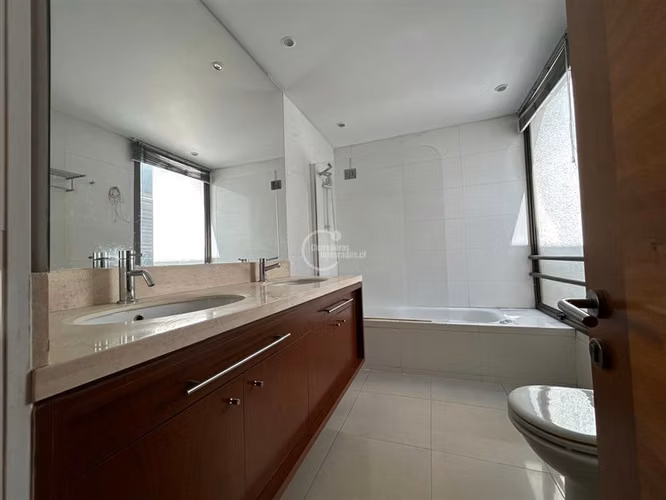 Departamento en venta de 3 dorm. en Lo Barnechea