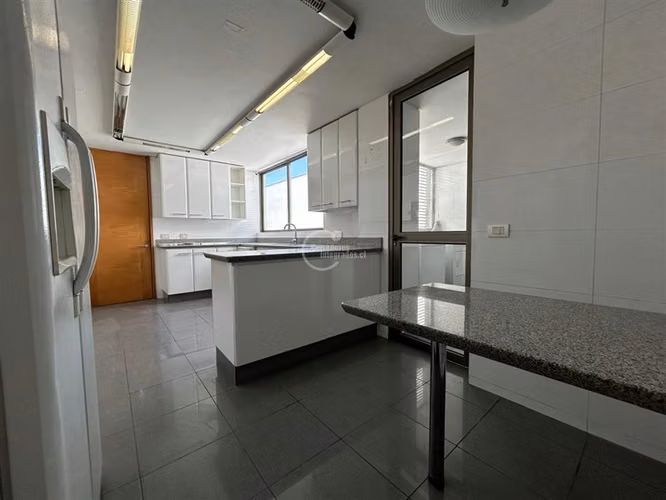 Departamento en venta de 3 dorm. en Lo Barnechea