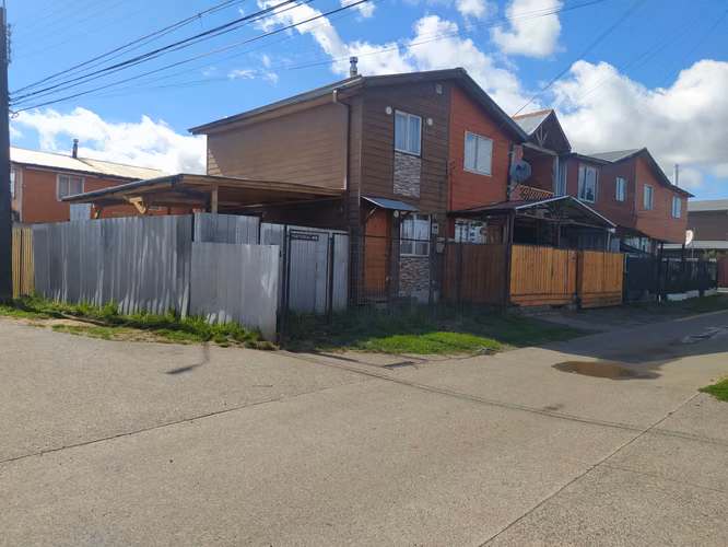 ¡CASA ESQUINA EN VILLA QUILACAHUIN!