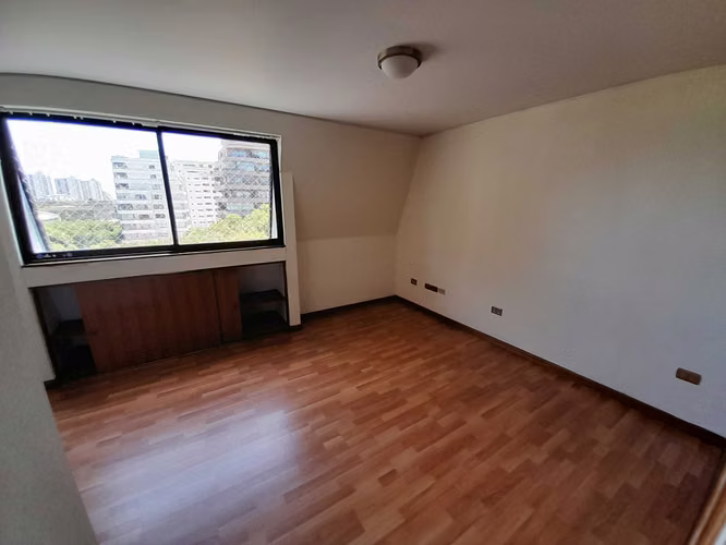 Penthouse a Una Cuadra de Av. Libertad (167501)