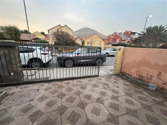 Casa en arriendo de 4 dorm. en Quilicura