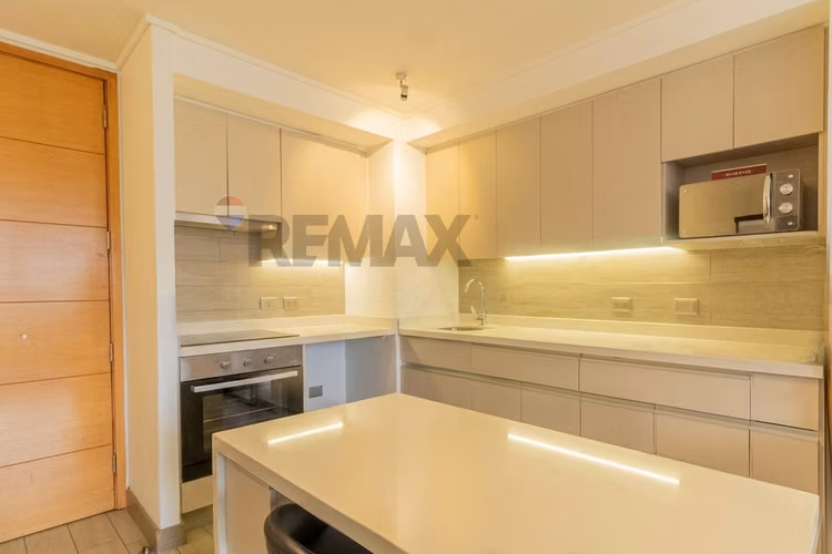 Duplex en vitacura/frente plaza/2 estacionamientos