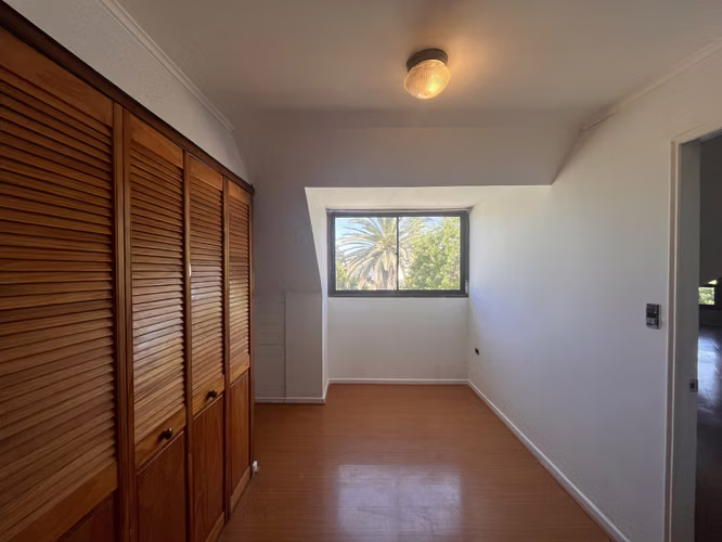 LINDA EN ARRIENDO Y AMPLIA CASA CON ESPLÉNDIDO JARDÍN - Imagen 7