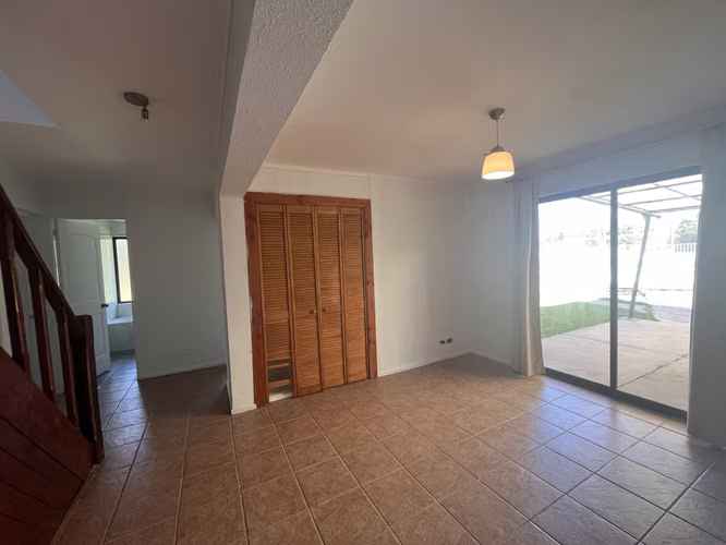 LINDA EN ARRIENDO Y AMPLIA CASA CON ESPLÉNDIDO JARDÍN - Imagen 8