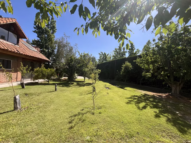 LINDA EN ARRIENDO Y AMPLIA CASA CON ESPLÉNDIDO JARDÍN - Imagen 10