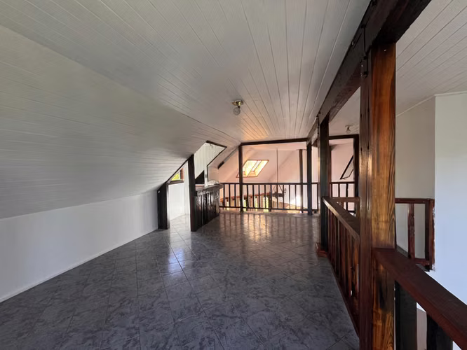 LINDA EN ARRIENDO Y AMPLIA CASA CON ESPLÉNDIDO JARDÍN - Imagen 12