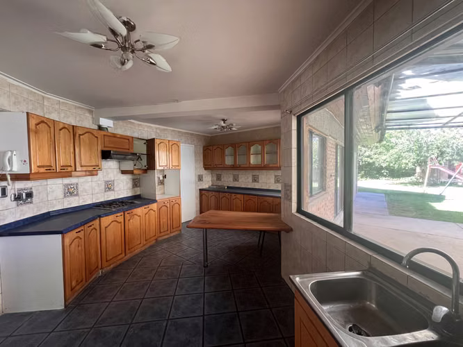 LINDA EN ARRIENDO Y AMPLIA CASA CON ESPLÉNDIDO JARDÍN - Imagen 3