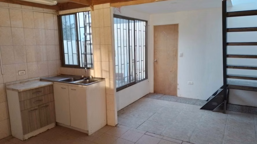 CASITA INTERIOR EN PATIO TRASERO PARA 2PERSONA TRABAJEN-VILLA PLAZA GRANERO RUTA H10 LADO METRO TREN