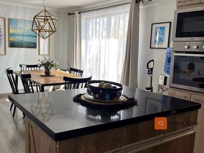 Hermosa casa moderna recién remodelada