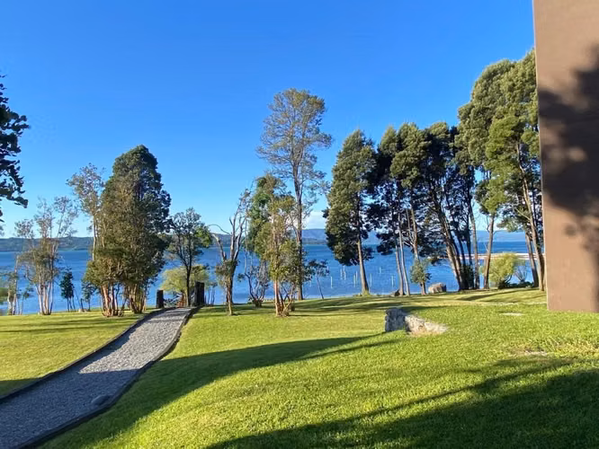 EXCELENTE Y AMPLIO DPTO 4 DORM 3 BAÑOS NUEVA PUNTILLA VILLARRICA, 1.500MM GGCC INCLUIDO