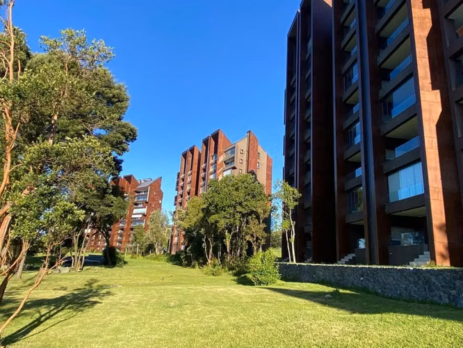 EXCELENTE Y AMPLIO DPTO 4 DORM 3 BAÑOS NUEVA PUNTILLA VILLARRICA, 1.500MM GGCC INCLUIDO