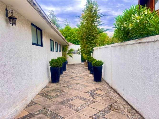 Casa en venta de 4 dorm. en Vitacura