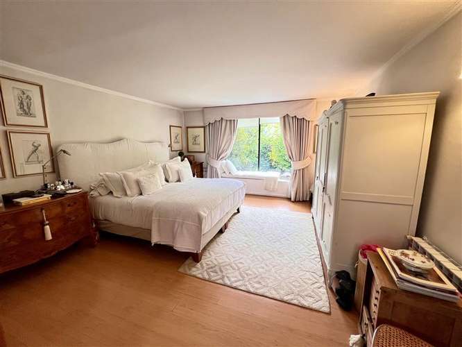 Casa en venta de 4 dorm. en Vitacura