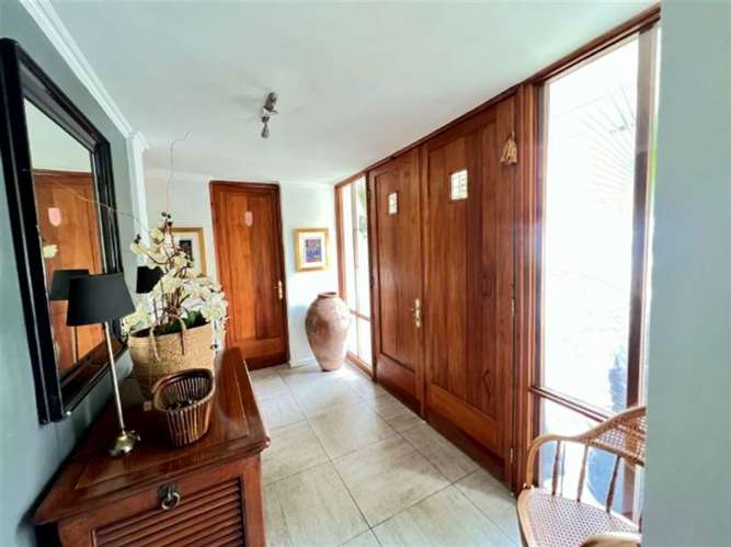 Casa en venta de 4 dorm. en Vitacura