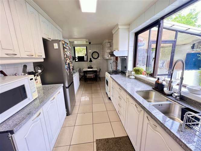Casa en venta de 4 dorm. en Vitacura