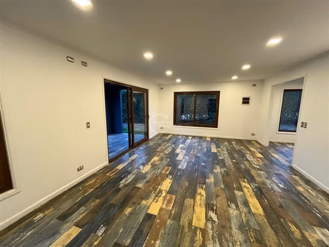 Casa en venta de 4 dorm. en Santo Domingo