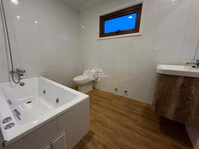Casa en venta de 4 dorm. en Santo Domingo