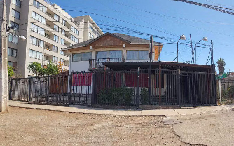 Propiedad Comercial y Habitacional.  (167676)