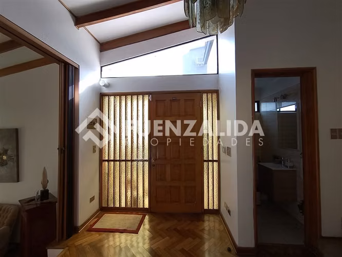 Casa en venta de 3 dorm. en Las Condes Los Dominicos