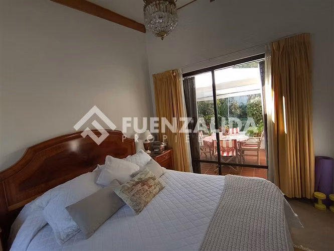 Casa en venta de 3 dorm. en Las Condes Los Dominicos