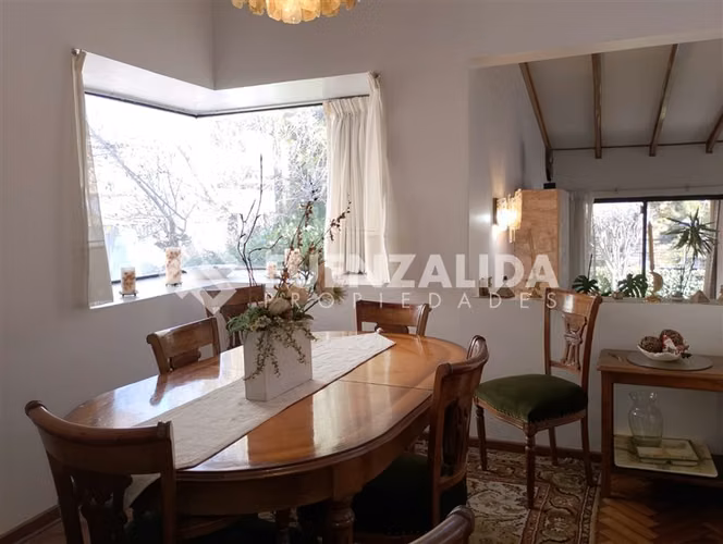 Casa en venta de 3 dorm. en Las Condes Los Dominicos