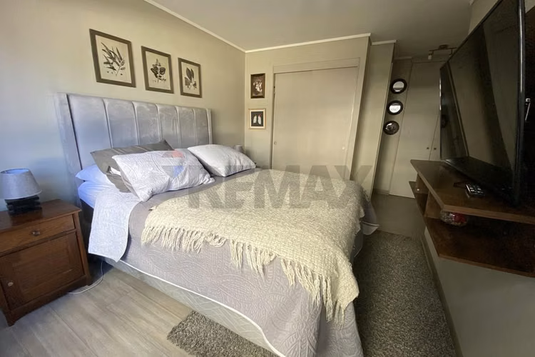 Dpto con 3 amplios dormitorios, en 1er piso