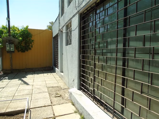 Casa en venta de 8 dorm. en La Reina