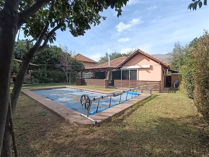 3 Dorm, Sala Estar, Piscina y Quincho Laguna Ayres Chicureo