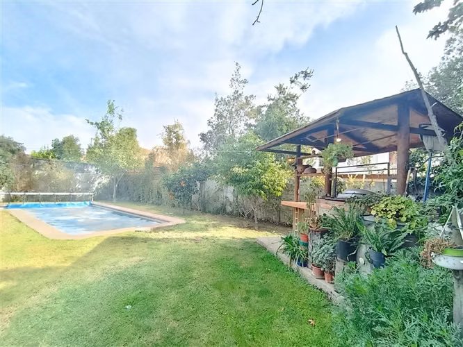 3 Dorm, Sala Estar, Piscina y Quincho Laguna Ayres Chicureo