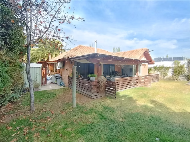 3 Dorm, Sala Estar, Piscina y Quincho Laguna Ayres Chicureo