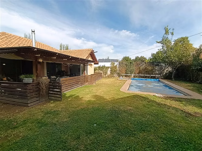 3 Dorm, Sala Estar, Piscina y Quincho Laguna Ayres Chicureo
