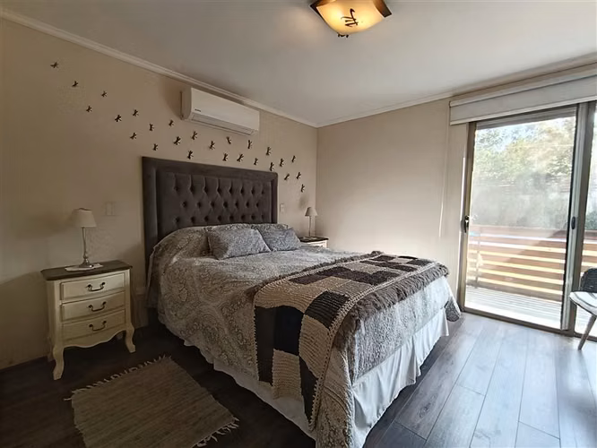 3 Dorm, Sala Estar, Piscina y Quincho Laguna Ayres Chicureo